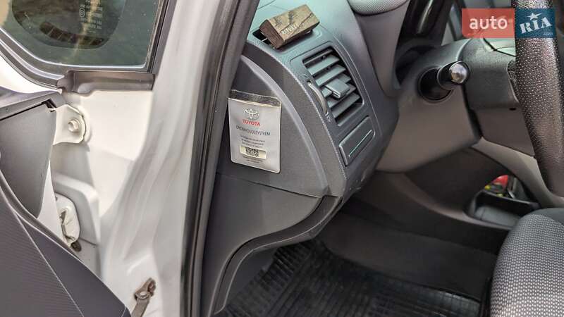 Хэтчбек Toyota Auris 2011 в Ровно