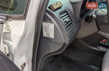 Хэтчбек Toyota Auris 2011 в 