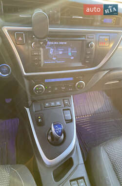 Хэтчбек Toyota Auris 2013 в 