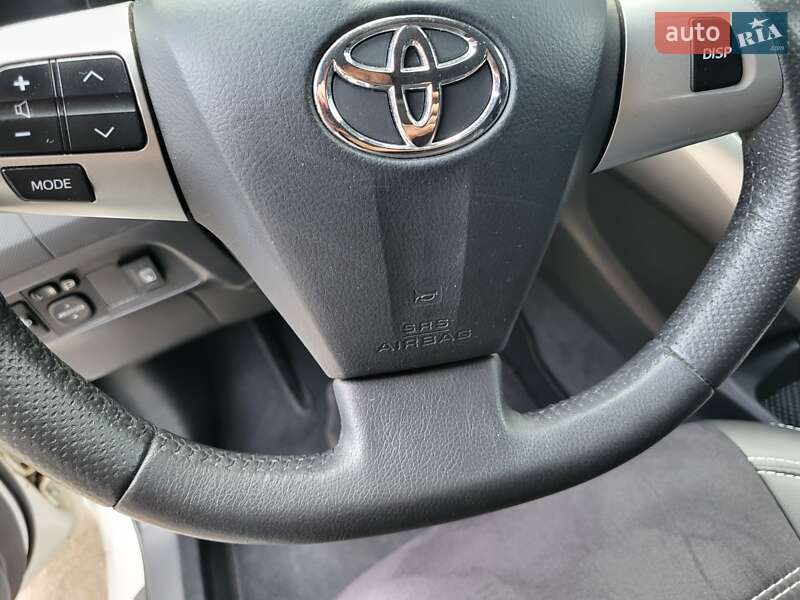 Хэтчбек Toyota Auris 2011 в Киеве