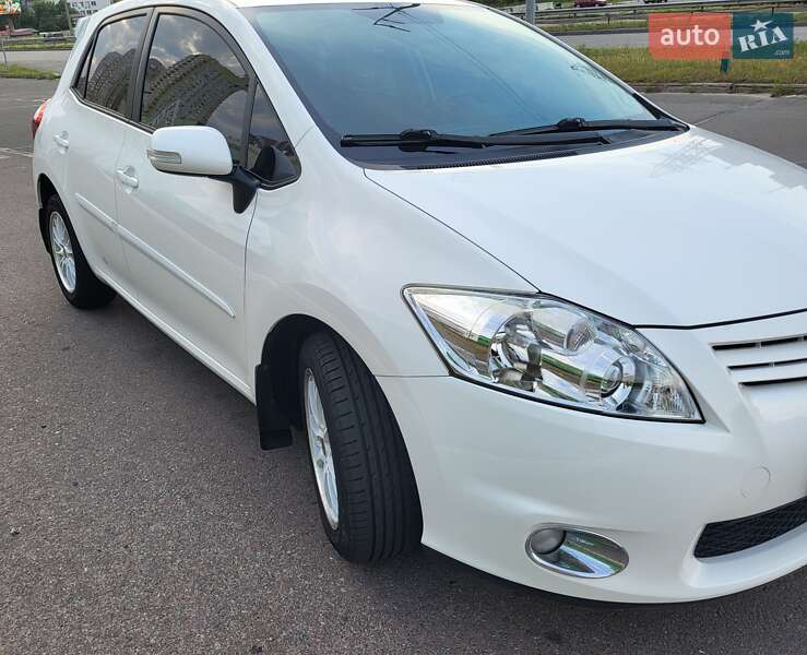 Хэтчбек Toyota Auris 2011 в Киеве