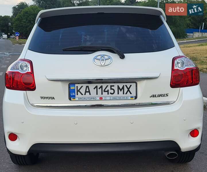 Хэтчбек Toyota Auris 2011 в Киеве