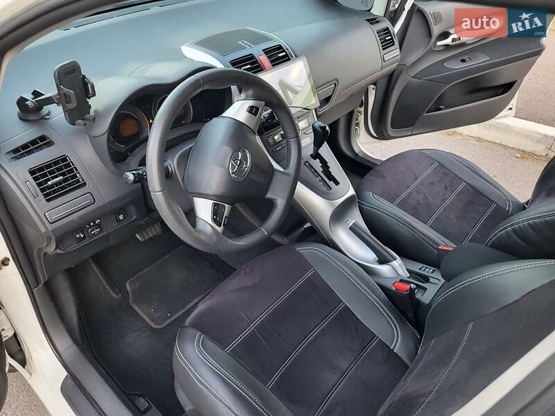 Хэтчбек Toyota Auris 2011 в Киеве