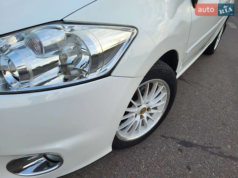 Хэтчбек Toyota Auris 2011 в Киеве