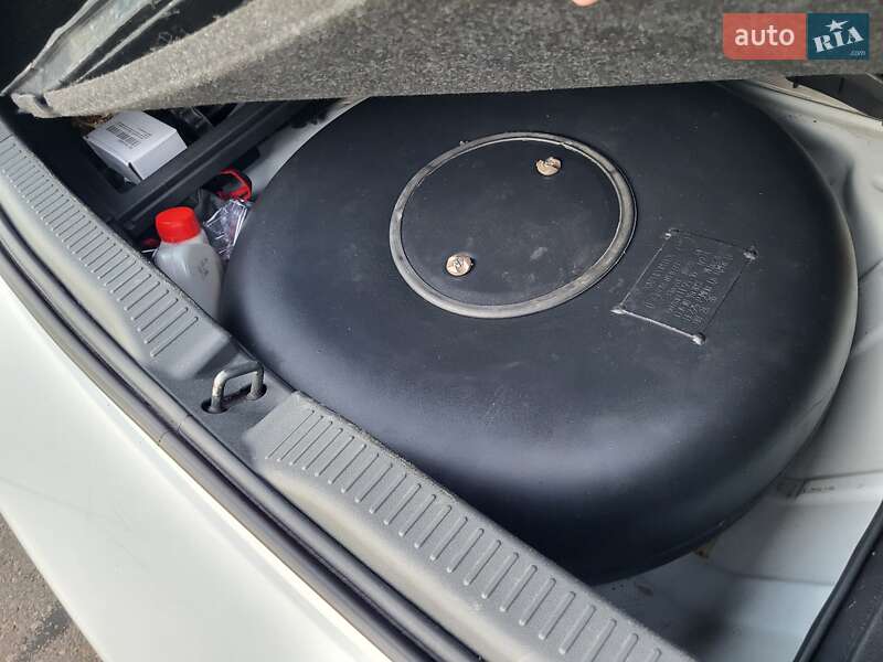 Хэтчбек Toyota Auris 2011 в Киеве