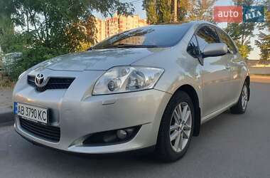 Хэтчбек Toyota Auris 2007 в 