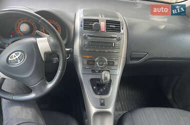 Хэтчбек Toyota Auris 2007 в 