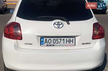 Хэтчбек Toyota Auris 2009 в 