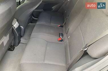 Хэтчбек Toyota Auris 2011 в 