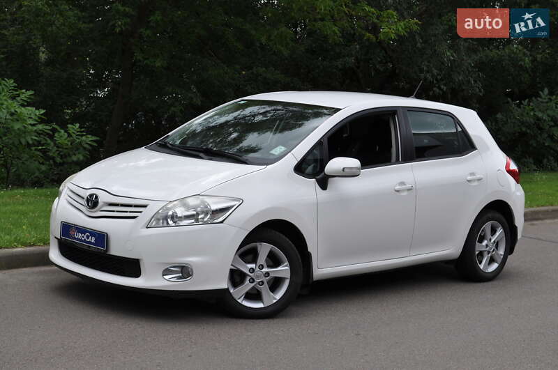 Хэтчбек Toyota Auris 2011 в Киеве