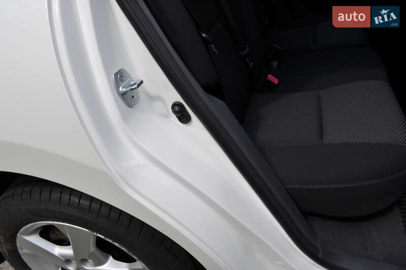 Хэтчбек Toyota Auris 2011 в Киеве