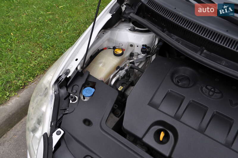 Хэтчбек Toyota Auris 2011 в Киеве