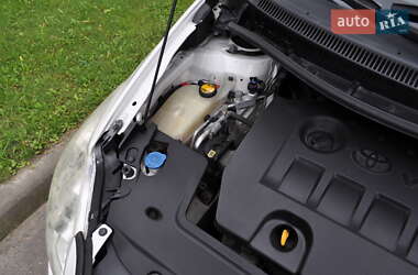 Хэтчбек Toyota Auris 2011 в 