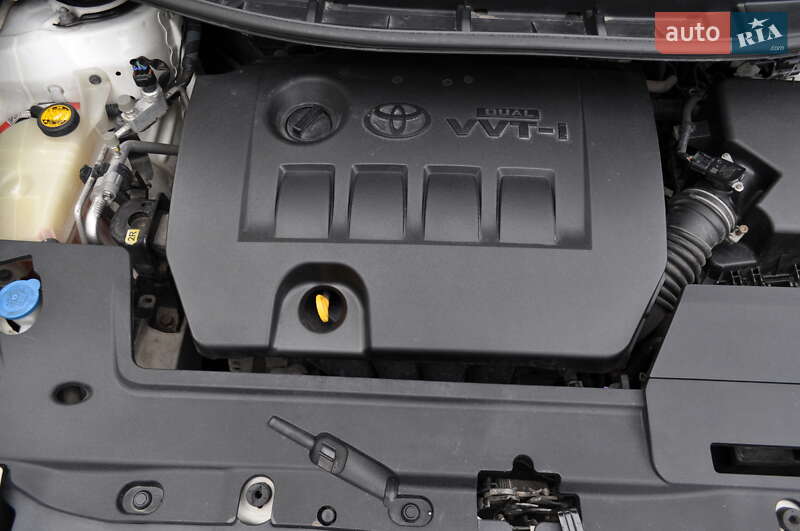 Хэтчбек Toyota Auris 2011 в Киеве