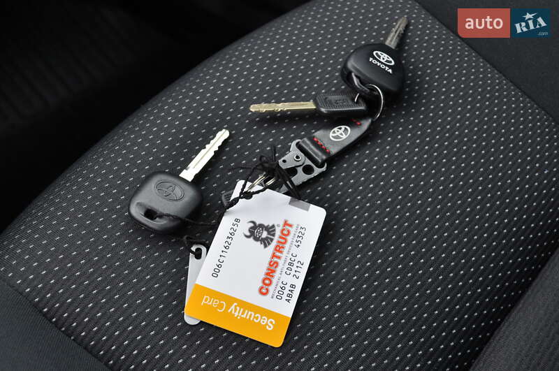 Хэтчбек Toyota Auris 2011 в Киеве