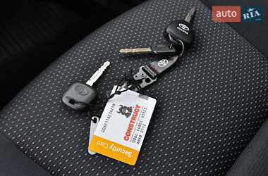 Хэтчбек Toyota Auris 2011 в 