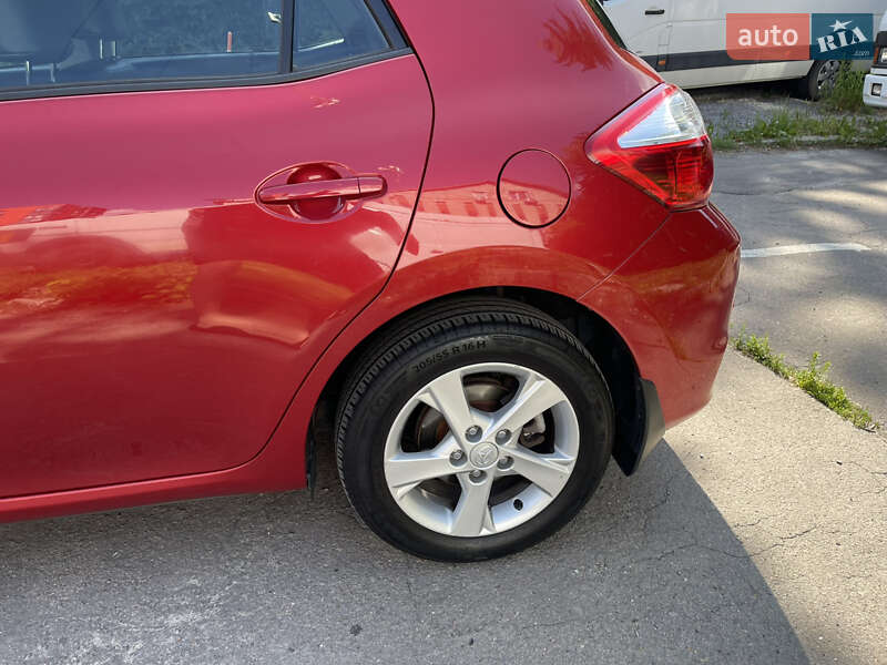 Хетчбек Toyota Auris 2011 в Львові
