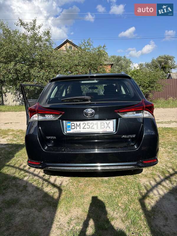 Универсал Toyota Auris 2015 в Ахтырке