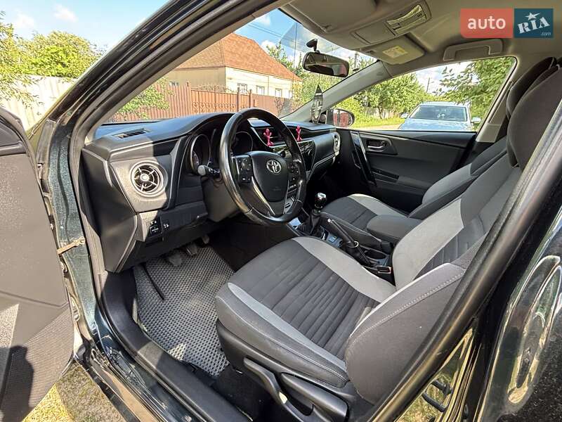 Универсал Toyota Auris 2015 в Ахтырке