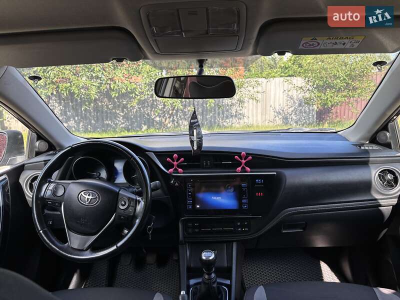 Универсал Toyota Auris 2015 в Ахтырке