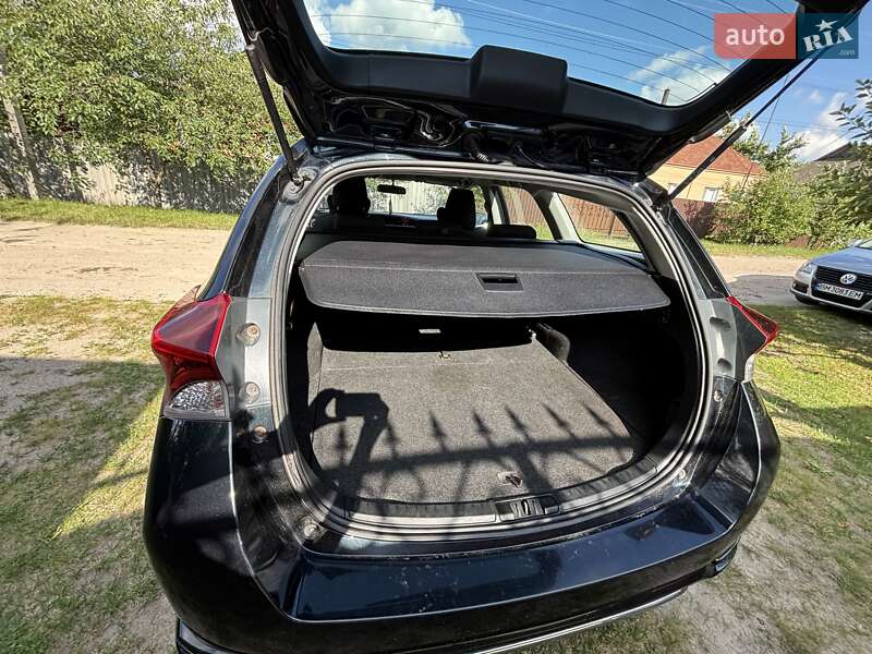 Универсал Toyota Auris 2015 в Ахтырке