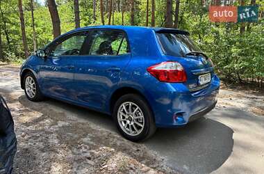 Хетчбек Toyota Auris 2010 в 