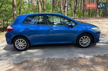 Хетчбек Toyota Auris 2010 в 