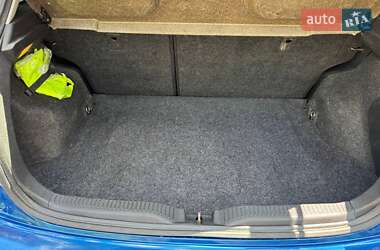 Хетчбек Toyota Auris 2010 в 