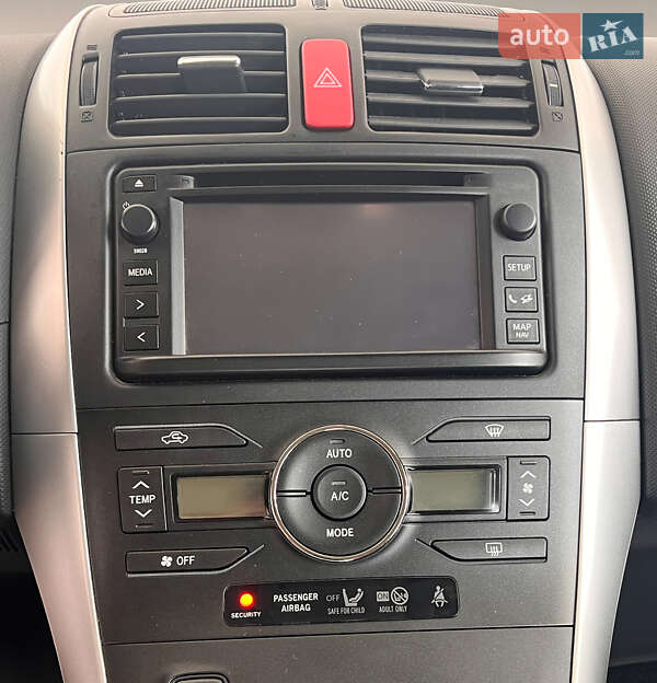 Хэтчбек Toyota Auris 2012 в Львове