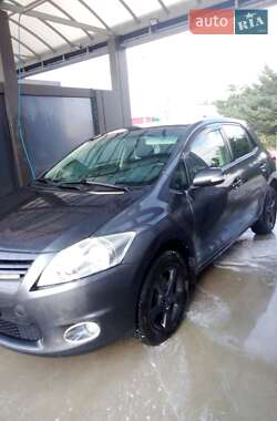 Хэтчбек Toyota Auris 2011 в Львове
