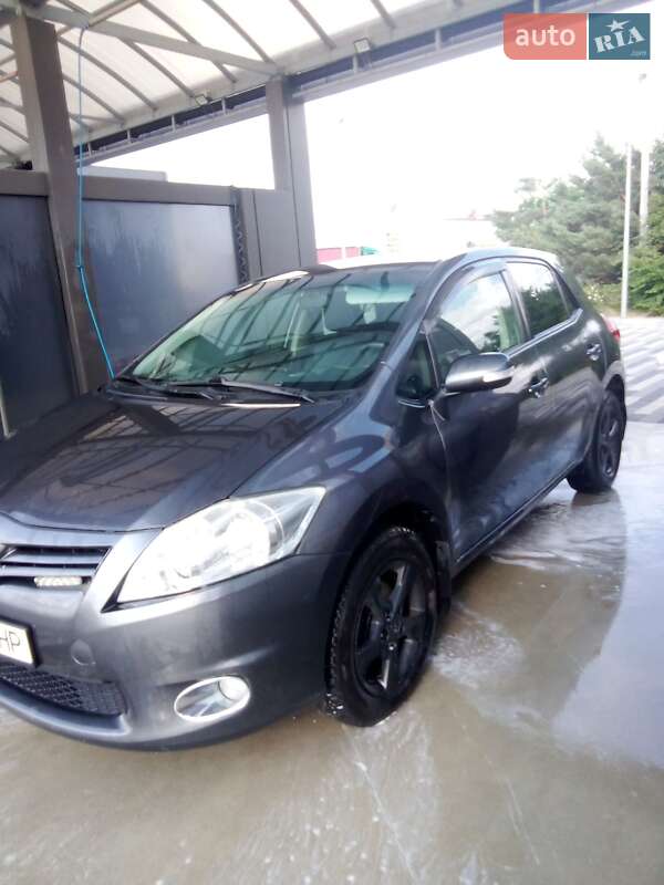 Toyota Auris 2011