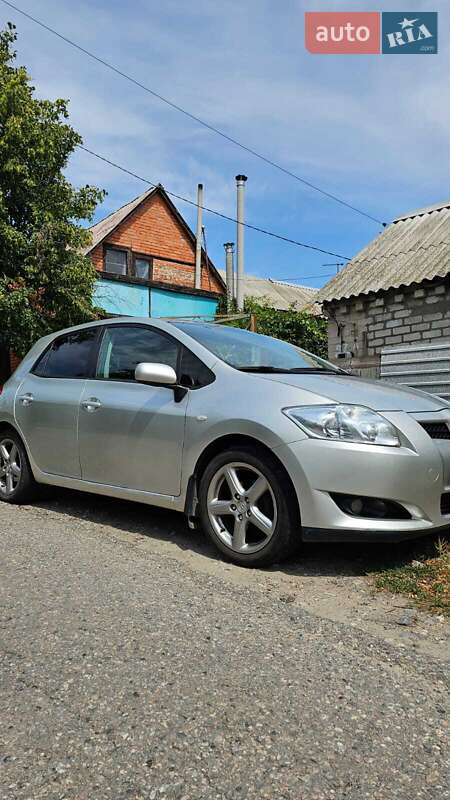 Хетчбек Toyota Auris 2008 в Дніпрі