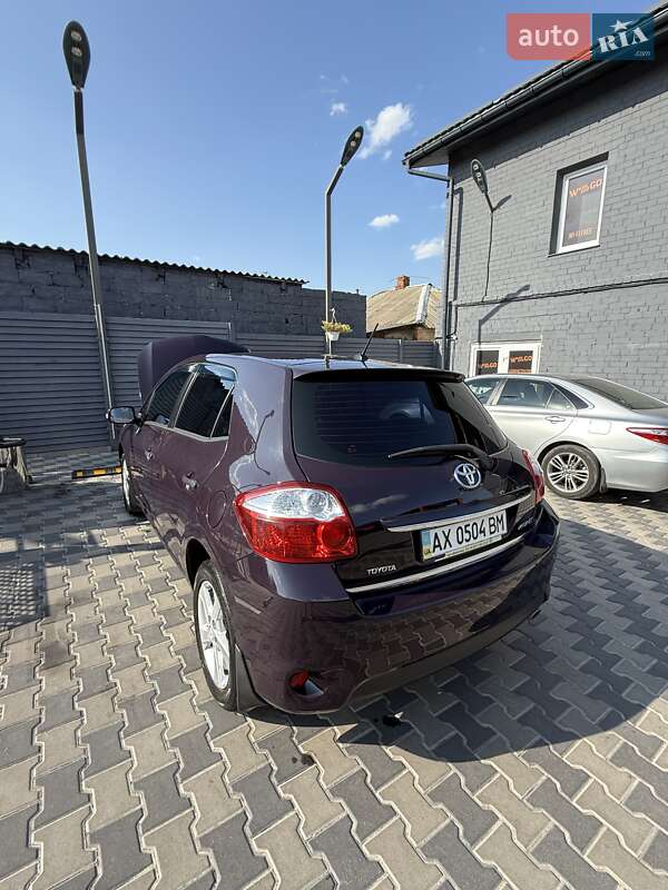 Хэтчбек Toyota Auris 2011 в Харькове