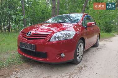 Хетчбек Toyota Auris 2011 в Охтирці
