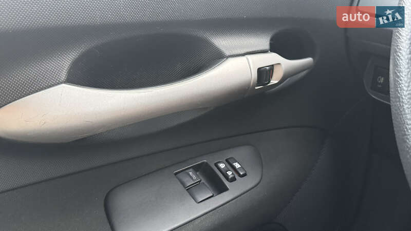 Хэтчбек Toyota Auris 2009 в Новоселице