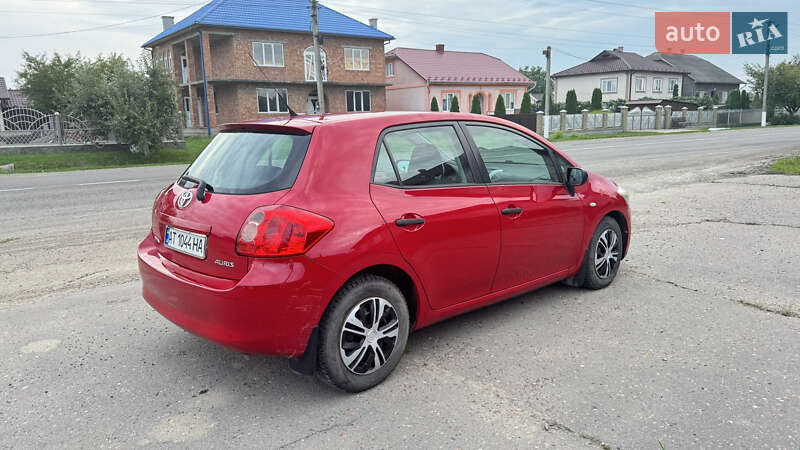 Хэтчбек Toyota Auris 2009 в Новоселице