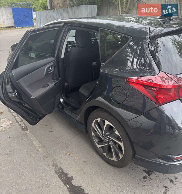 Toyota Auris 2015
