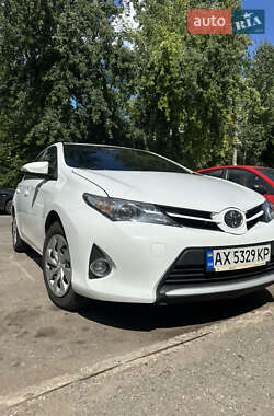 Хэтчбек Toyota Auris 2013 в Чугуеве