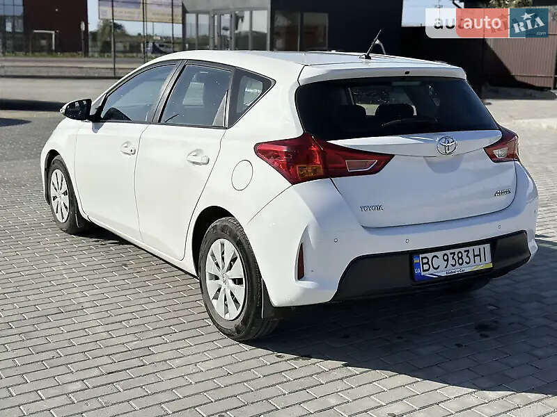 Хэтчбек Toyota Auris 2014 в Львове