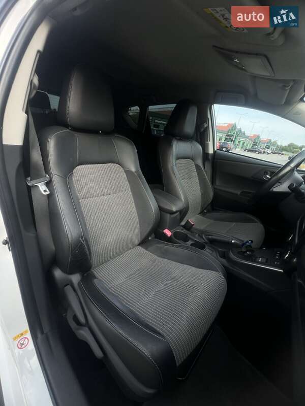 Хетчбек Toyota Auris 2013 в Києві фото 21 Хетчбек Toyota Auris 2013 в Києві