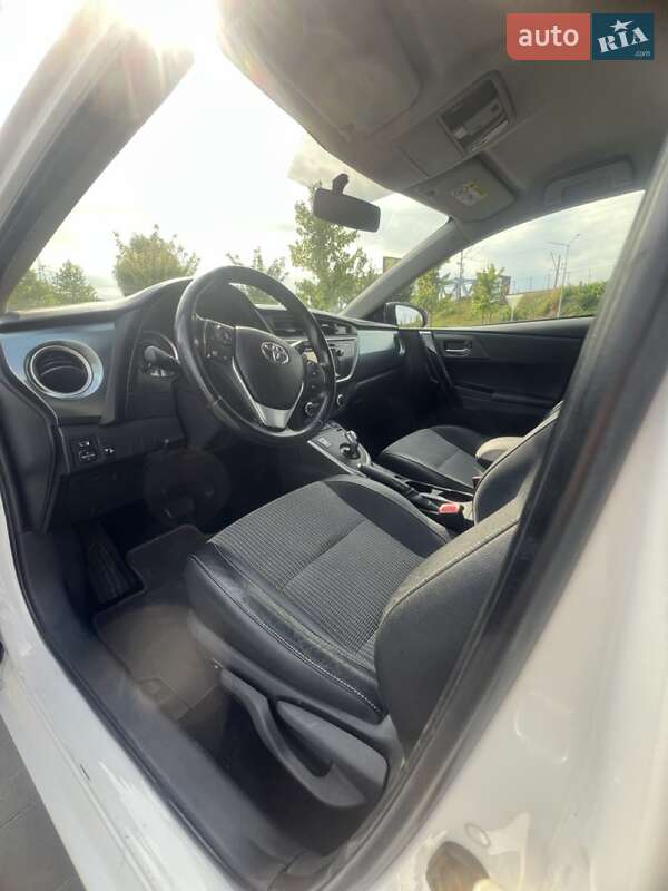 Хетчбек Toyota Auris 2013 в Києві фото 22 Хетчбек Toyota Auris 2013 в Києві