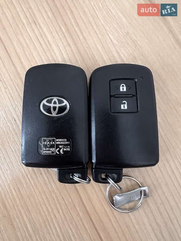 Хетчбек Toyota Auris 2013 в Києві фото 27 Хетчбек Toyota Auris 2013 в Києві