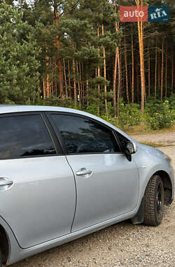 Хэтчбек Toyota Auris 2007 в 