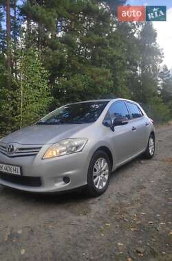 Хетчбек Toyota Auris 2010 в Володимирці