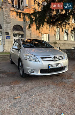 Хэтчбек Toyota Auris 2011 в Сквире