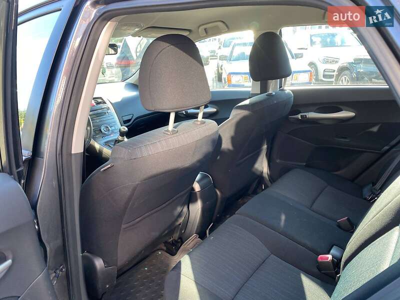 Хэтчбек Toyota Auris 2008 в Львове