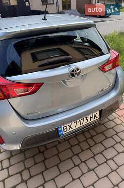 Хэтчбек Toyota Auris 2013 в 