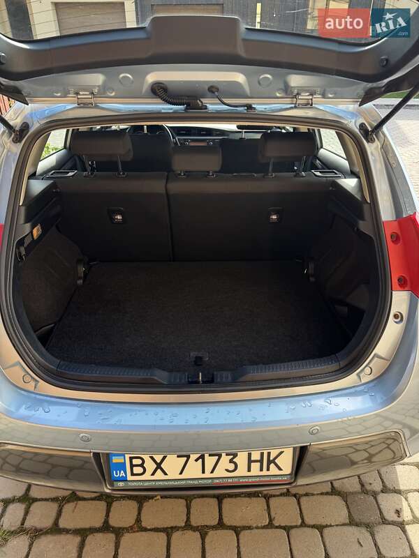 Хэтчбек Toyota Auris 2013 в Хмельницком