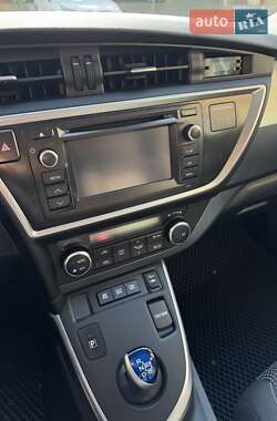 Хэтчбек Toyota Auris 2013 в 