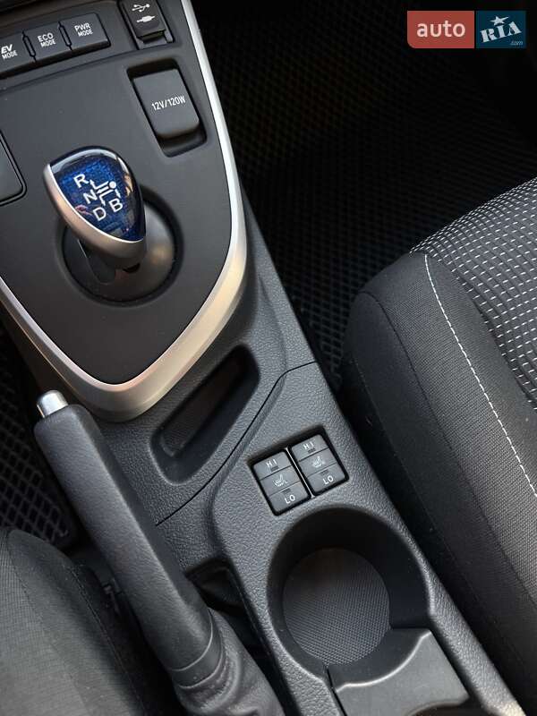 Хэтчбек Toyota Auris 2013 в Хмельницком